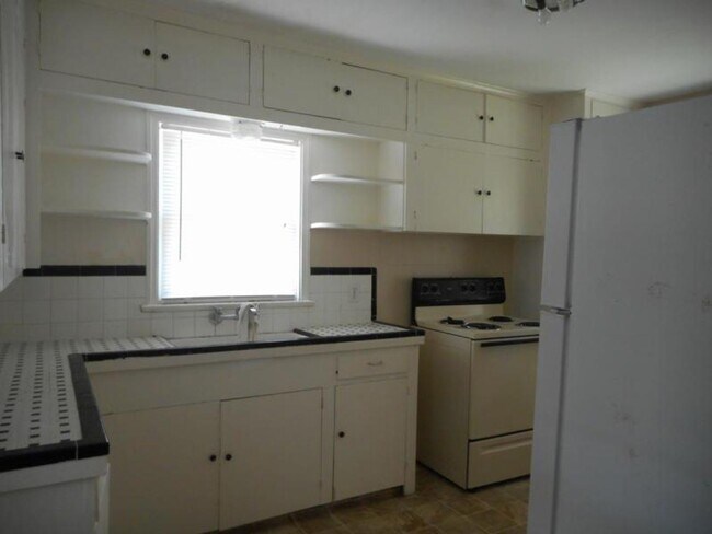 Foto del edificio - 1 br, 1 bath House - 250 Rosebud Avenue #2