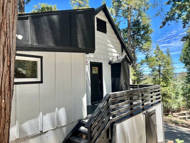 Foto del edificio - 838 Lakeview Ln