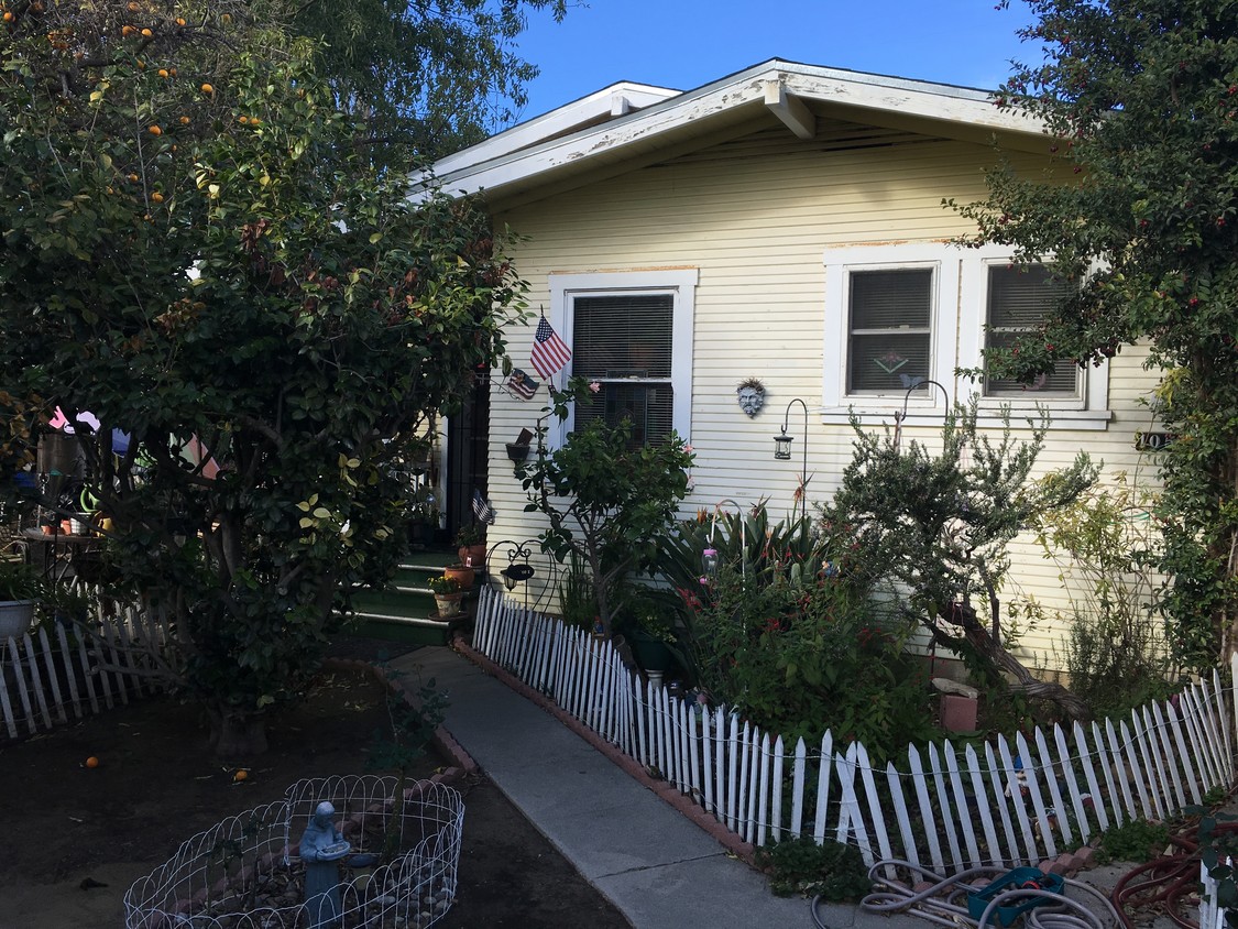 Building Photo - 1053-1065 E Santa Clara St