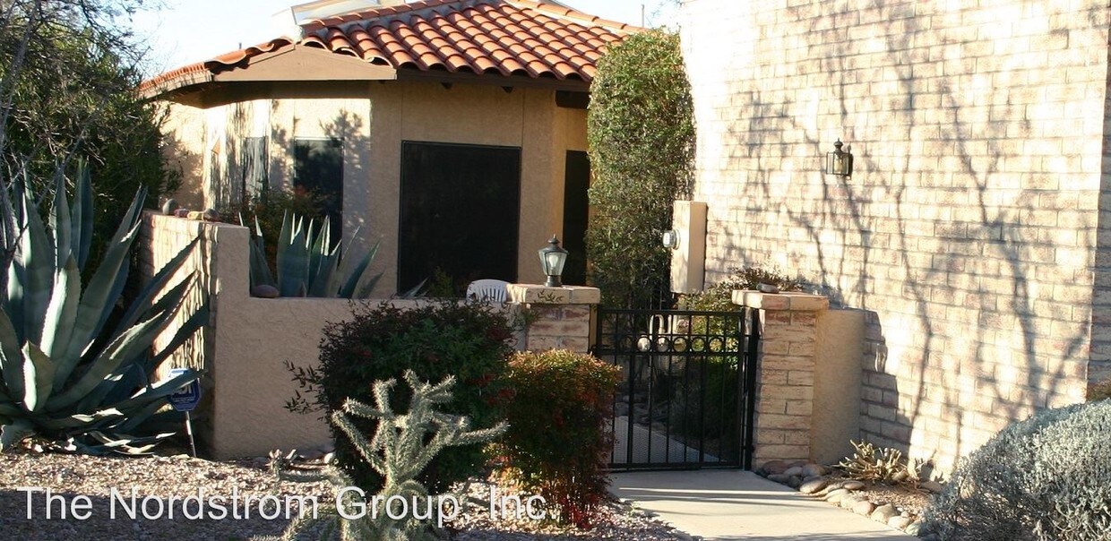 Foto principal - 2 br, 2 bath House - 233 E Southern Pines