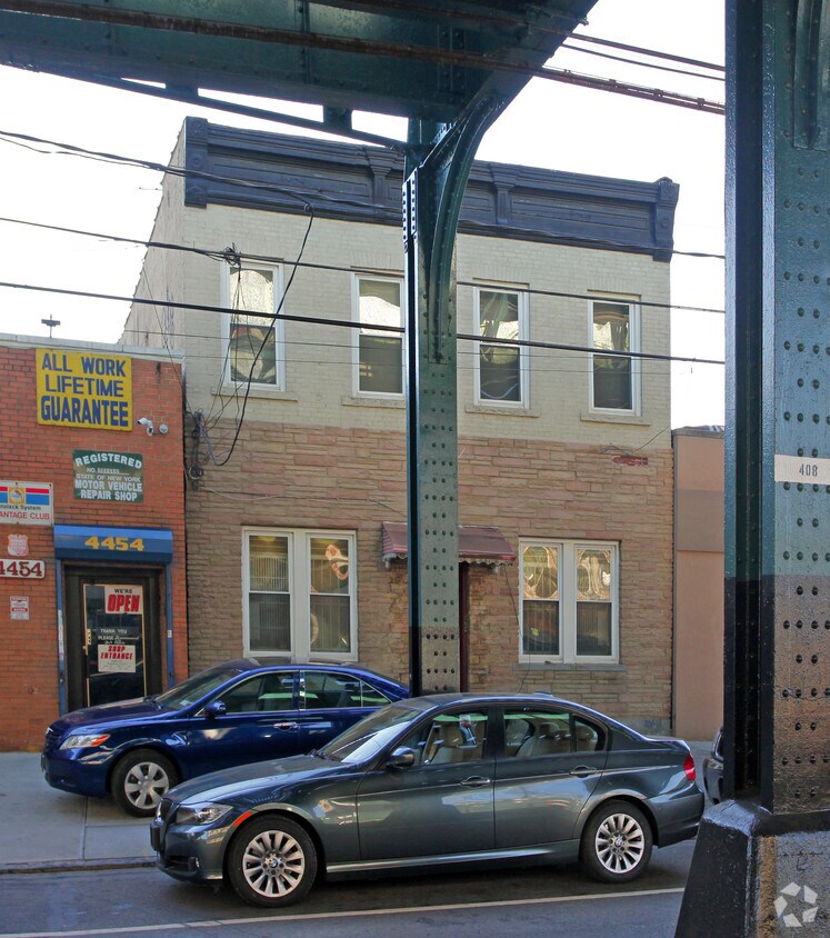 Foto del edificio - 4450 White Plains Rd