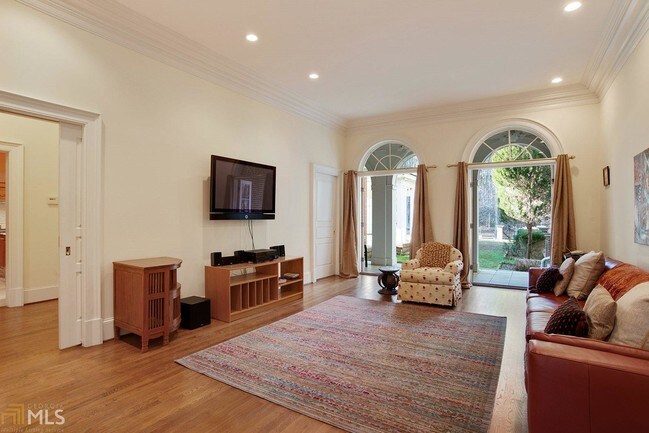 Foto del edificio - 321 Loring Ln