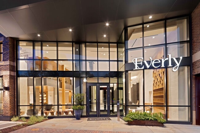 Building Photo - Everly
