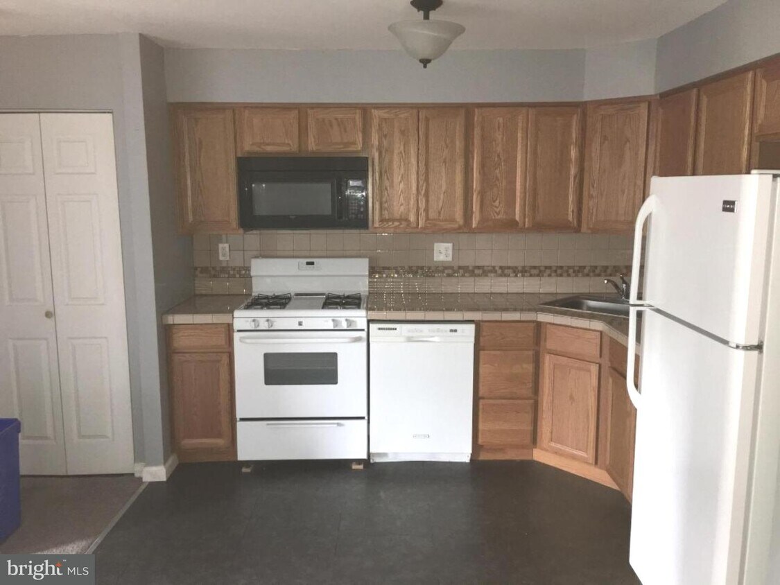 3556 Woodhaven Rd, Philadelphia, PA 19154 Townhome Rentals in