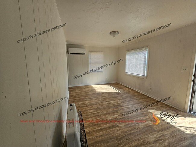 Building Photo - 2-Bedroom House with Large Backyard