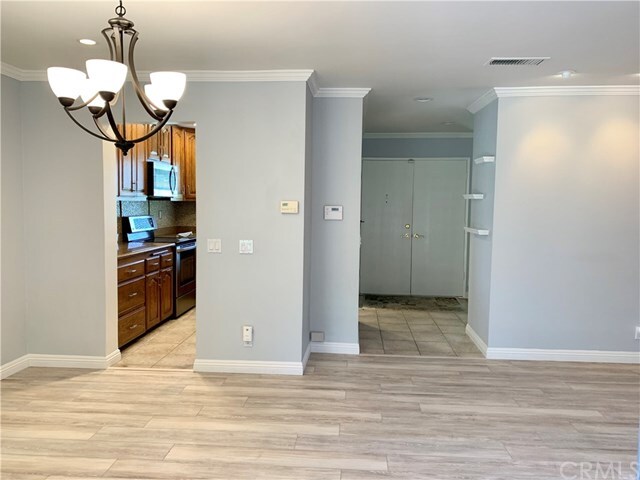 Building Photo - 1204 Village Dr