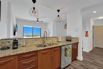 Building Photo - 511 Lucerne Ave