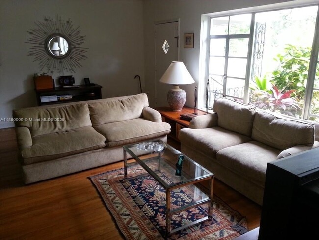 Foto del edificio - 758 NE 95th St