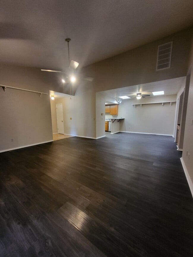 Foto del edificio - (2) Bed/(2) Bath w/ Storm Shelter Avail NOW!