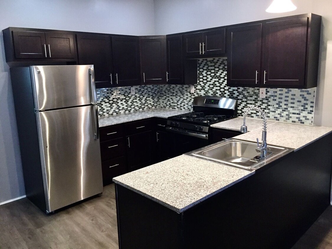 Foto principal - *** Mt. Washington * Renovated 4 Bedroom Home * Spacious & Stylish * One Block to Grandview * Pet...