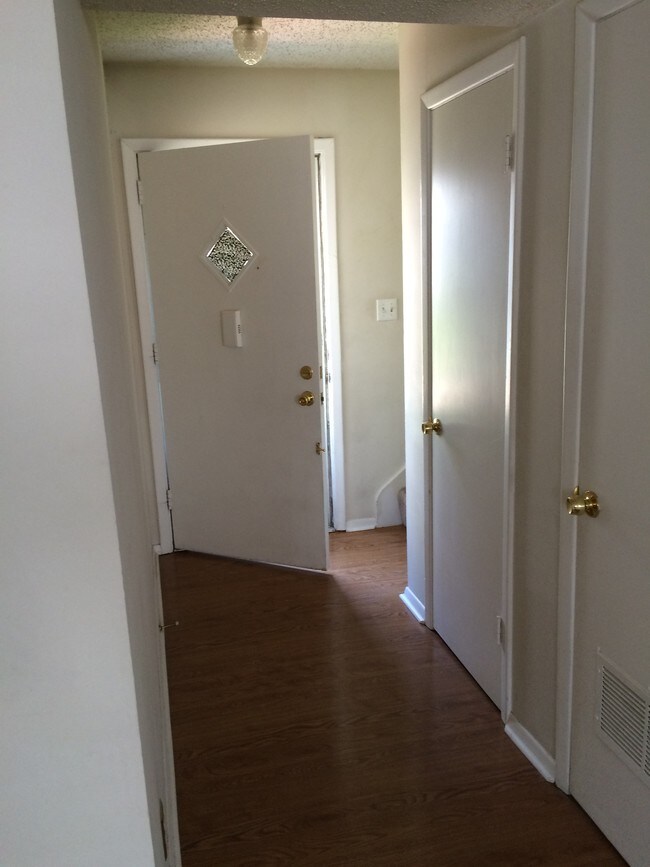 Building Photo - 3640 S Indianapolis Ave