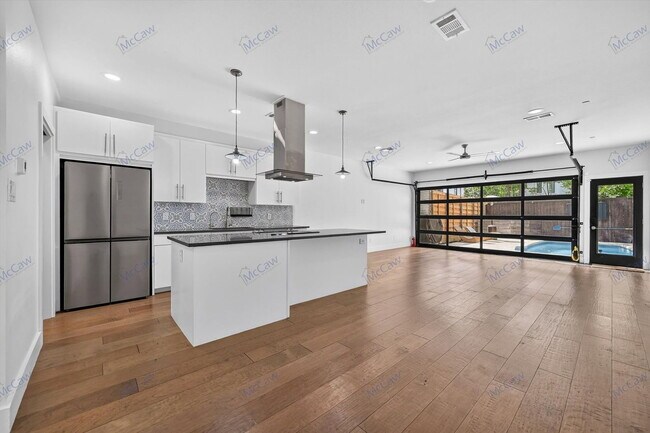 Building Photo - 4413 Roseland Ave