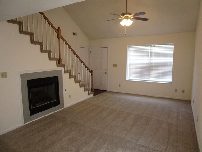 Foto del edificio - 2404-2406-2406 Calder Ct
