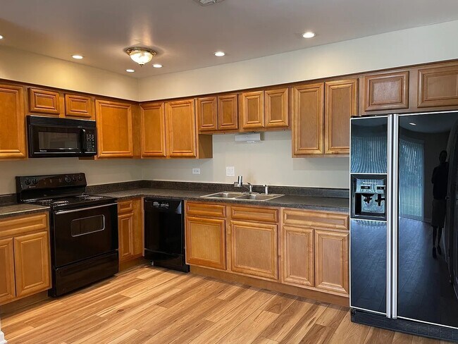 Foto del edificio - 9437 Bay Colony Dr