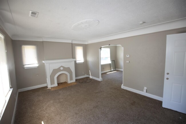 Building Photo - 13503 Mettetal St