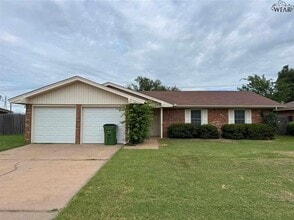 Building Photo - 4614 Trailwood Dr