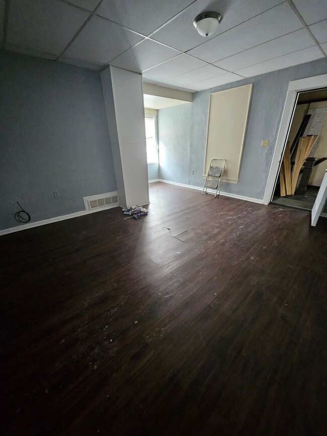 Foto del edificio - Upper 1 bedroom unit