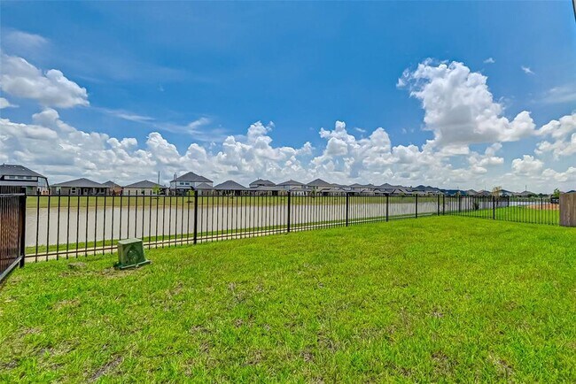 Foto del edificio - 28507 Hazel Trl