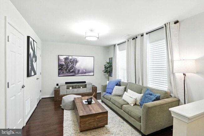 Foto del edificio - 7204 Barrberry Ln