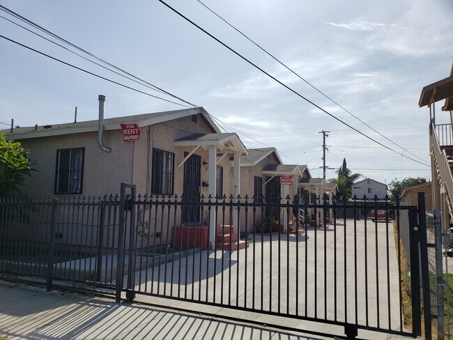 Building Photo - 8625 Bandera St