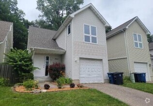 Building Photo - 905 Wildt St