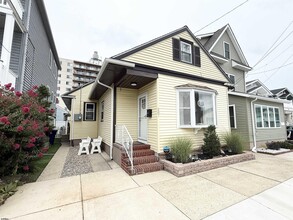 Building Photo - 207 N Harvard Ave