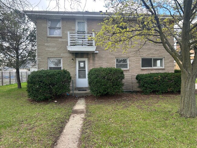 Foto del edificio - Two bedroom upper in Story Hill available November first.