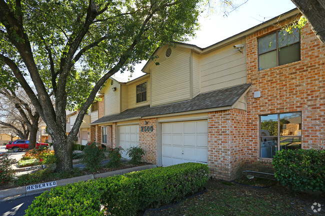 Building Photo - Woodland I I Condos