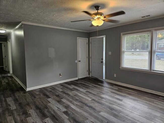 Building Photo - 6607 Amanda Cir