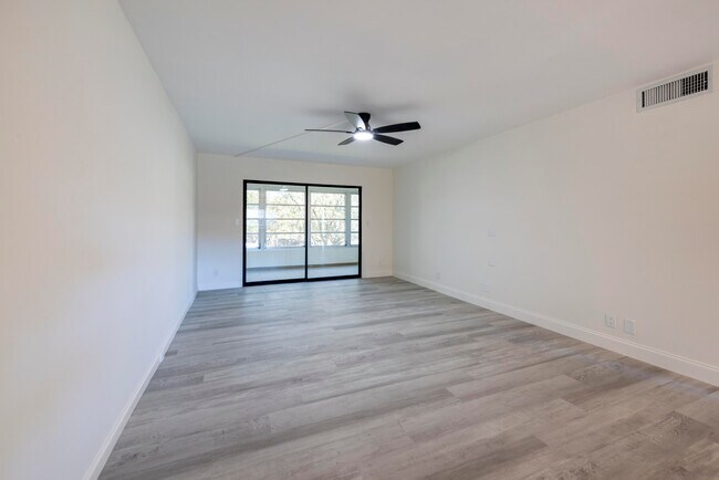 Building Photo - 2303 Lucaya Ln