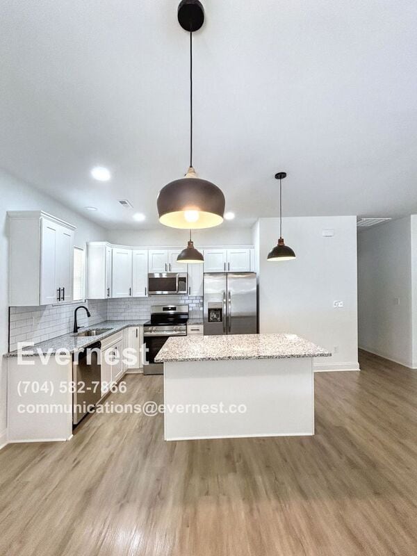 Building Photo - 411 S Spargo St