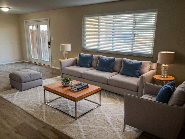 Foto del edificio - 1025 E Pearl St