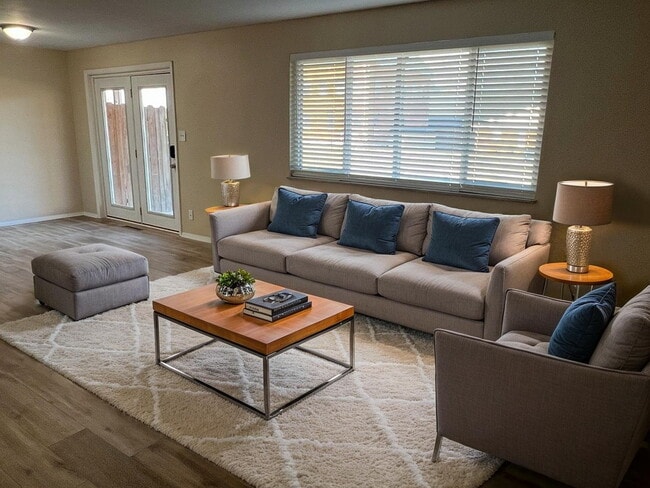 Photo - 1025 E Pearl St Apartment