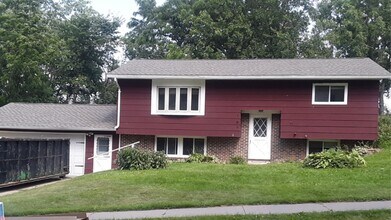 Building Photo - 167 Hillwood Dr