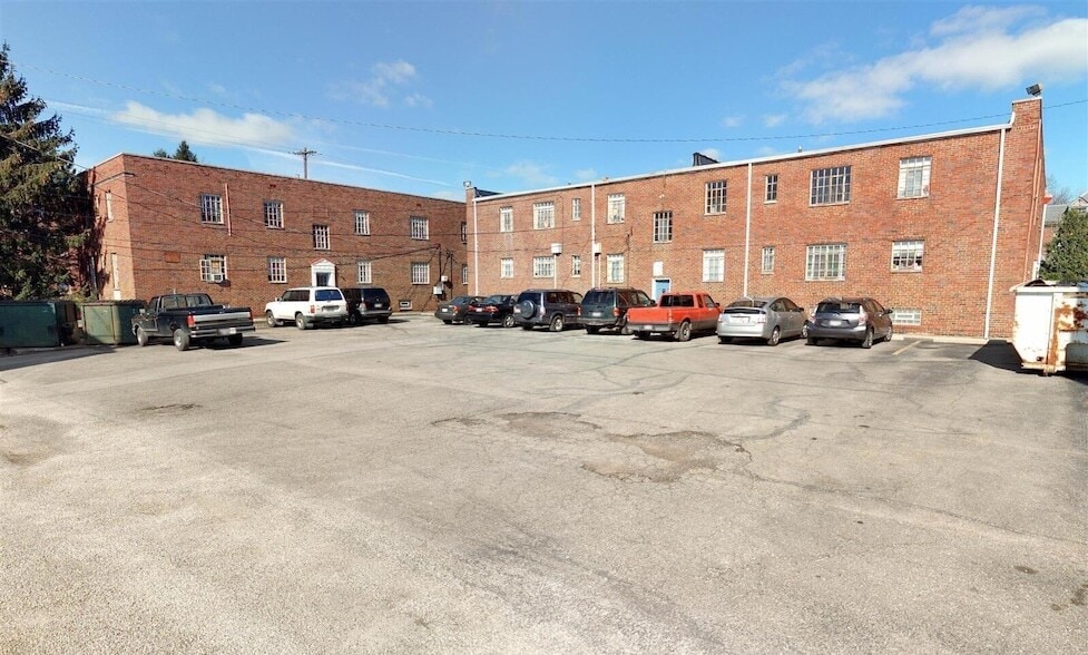 Building Photo - 1157 Bryden Rd