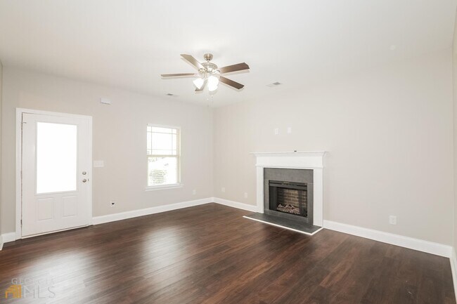 Building Photo - 600 Stevens Pl