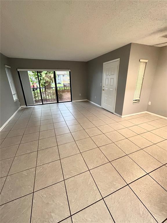 Building Photo - 2642 Pine Ridge Way S