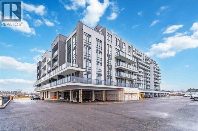 Building Photo - 461 Green Rd