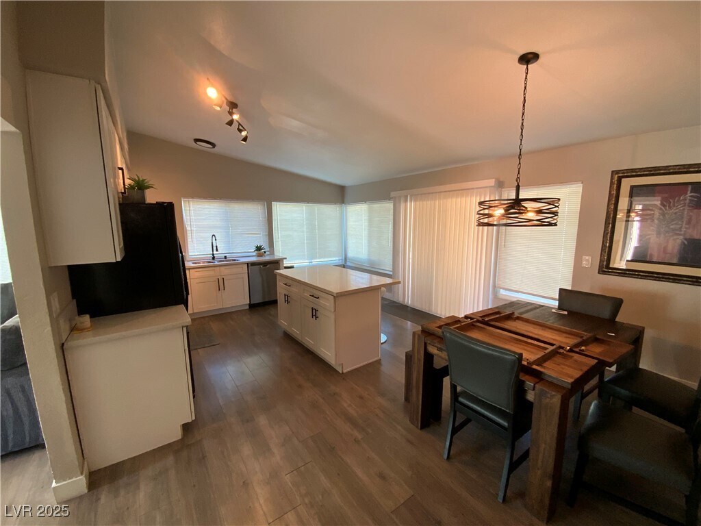 Foto principal - 5544 Spencer St