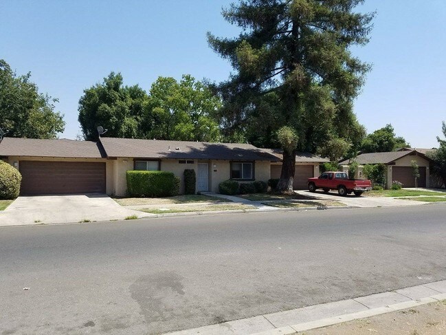 Building Photo - 1220 Sylmar Ave