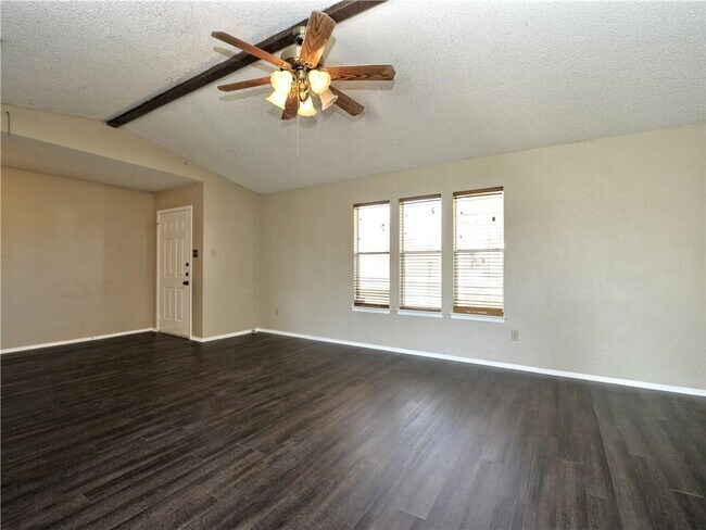 Foto del edificio - 8407 Gallatin Dr