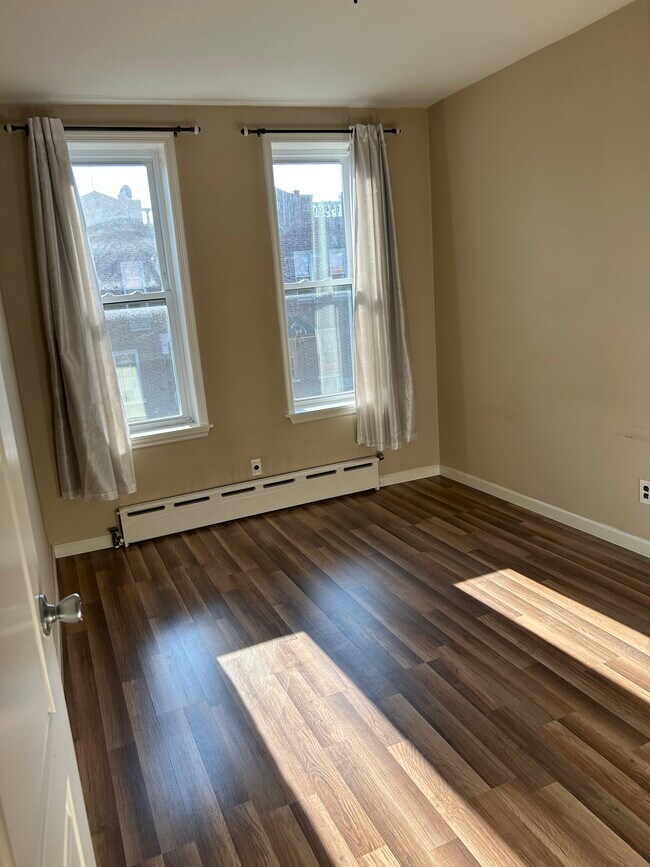 Foto del edificio - 1553 W 9th St