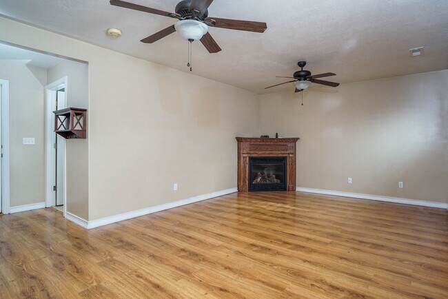 Foto del edificio - Beautiful 4 Bed, 3.5 Bath in Clinton - Was...