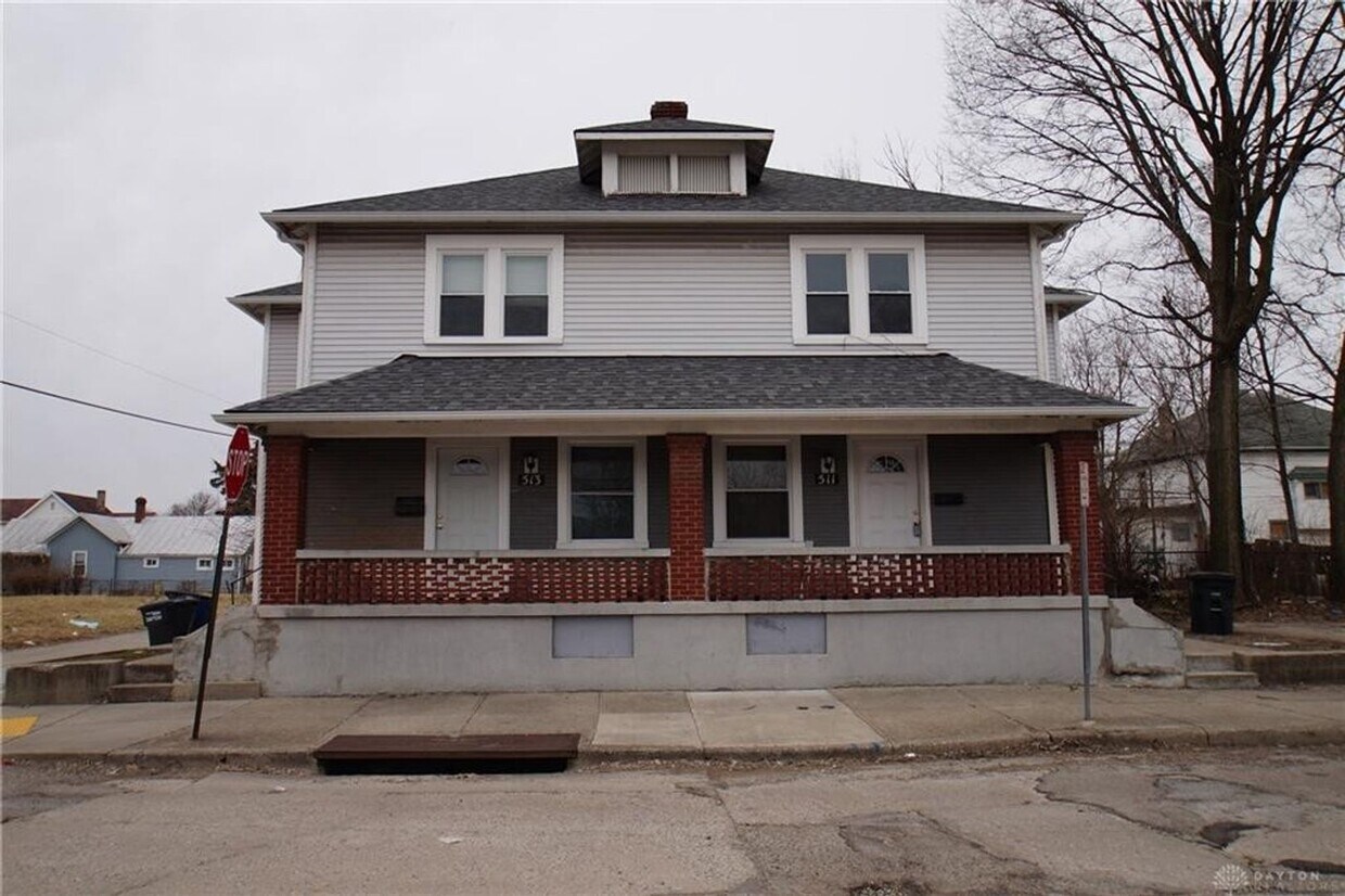 Primary Photo - 511-513 St Paul Ave
