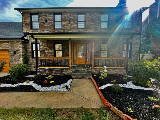 Building Photo - Gorgeous One of a Kind Home! - Available Now!