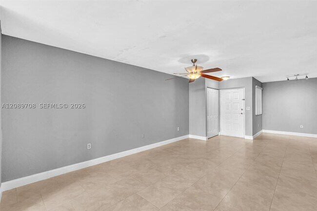 Foto del edificio - 2820 N Oakland Forest Dr