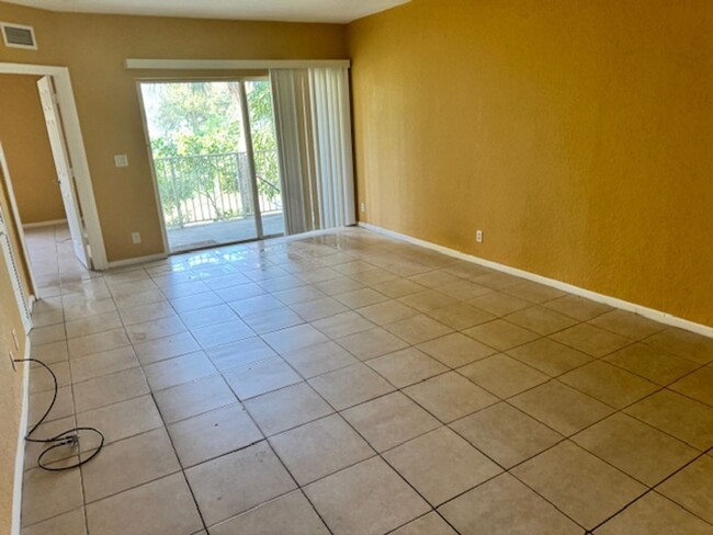 Foto del edificio - 3 Bedroom Townhome in West Palm Beach AVAI...