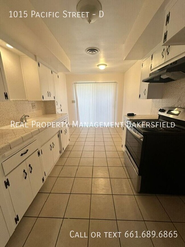 Building Photo - 1015 Pacific St