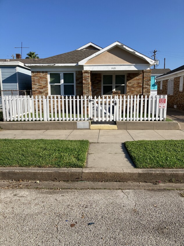 Primary Photo - 4424 Avenue K