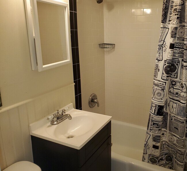 Foto del edificio - 817 S Bond Street Unit 2
